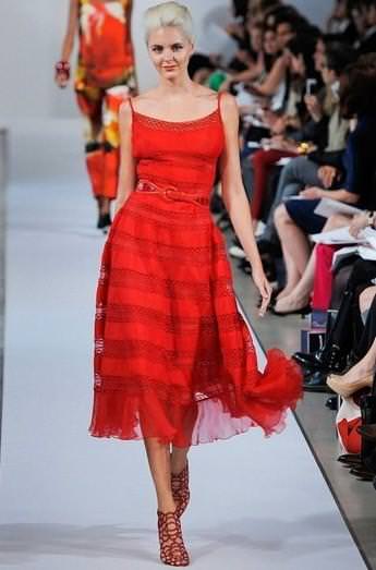Червоні короткі літні плаття 2013 Oscar de la Renta