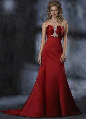 Червоне вечірнє плаття з шлейфом