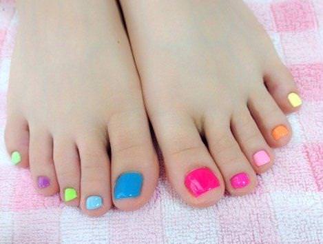 20-Easy-Simple-Toe-Nail-Art-Designs-Ideas-Trends-For-Beginners-Learners-2014-1