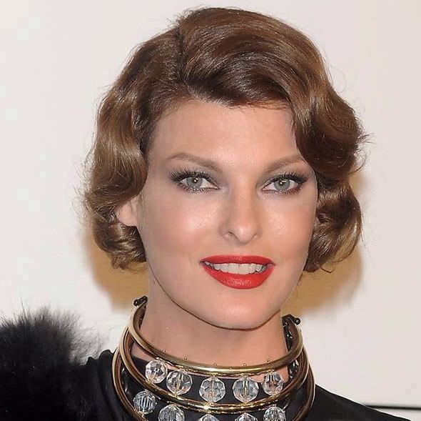 celebrity_curled_out_bob_hairstyles_Linda_Evangelista